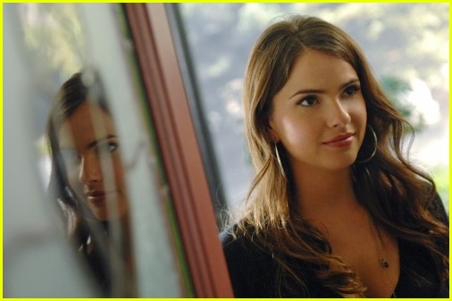 Britt Robertson & Thomas Dekker: School Dance 'Secret'