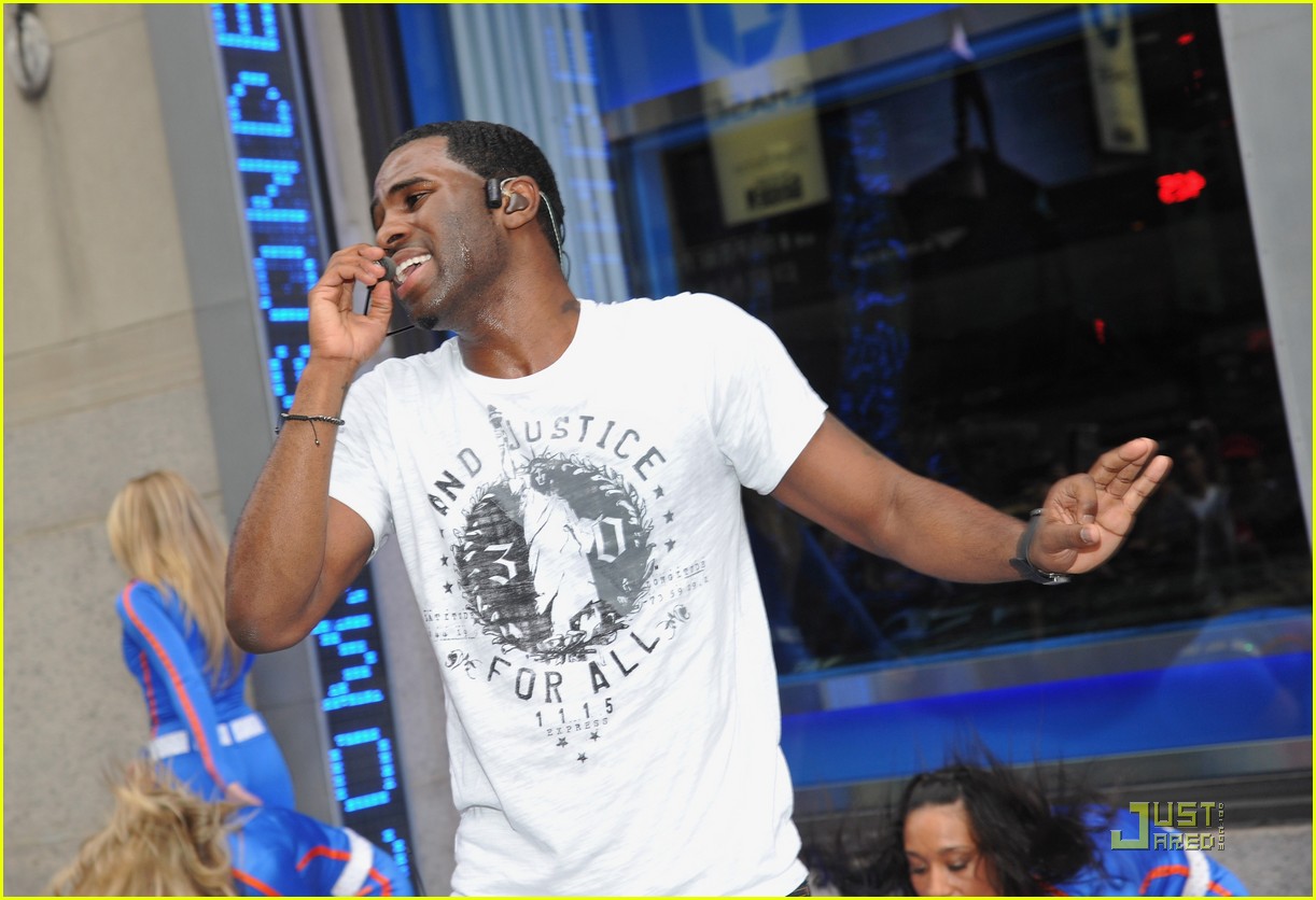 Jason Derulo: Flash Mob Man!