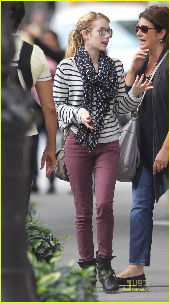 Emma Roberts on Working with Aunt Julia Roberts: It Was 'Cool'