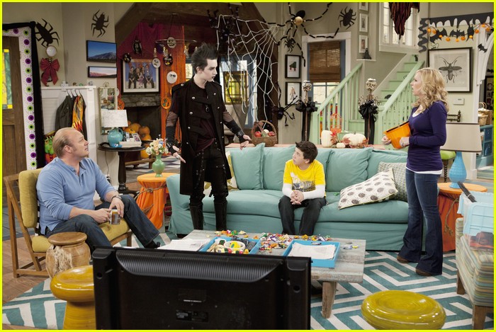 Jason Dolley Goes Goth on 'Good Luck Charlie'!