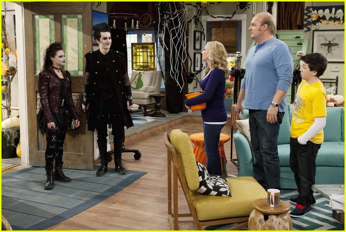 Jason Dolley Goes Goth on 'Good Luck Charlie'!