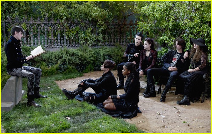 Jason Dolley Goes Goth on 'Good Luck Charlie'!