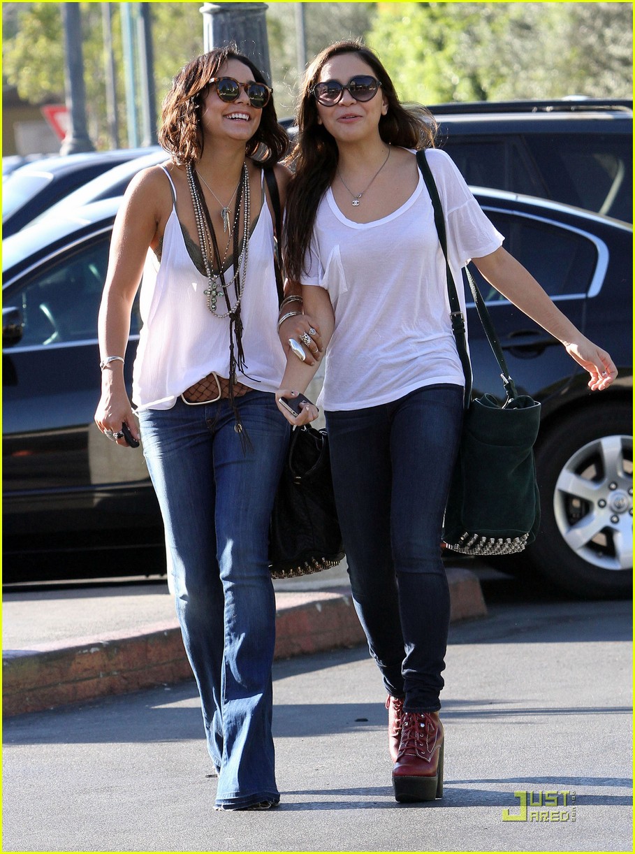 Vanessa & Stella Hudgens: Pumpkin Patch Pair