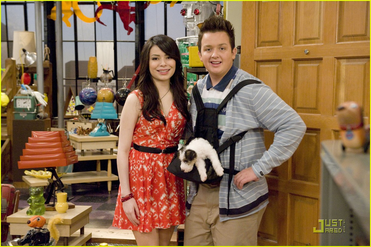 Jennette McCurdy & Nathan Kress: Sam & Freddie are Dating?!