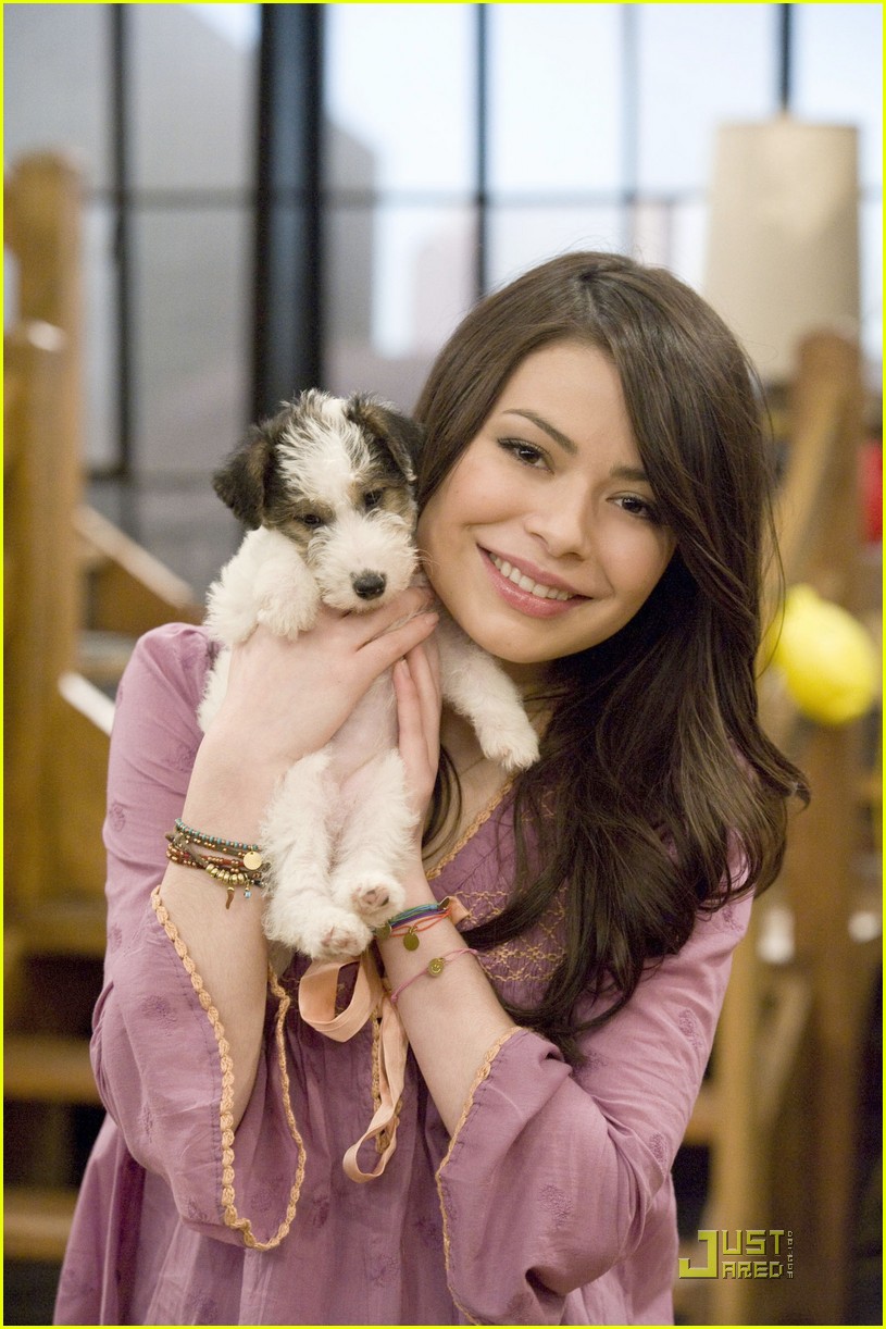 Jennette McCurdy & Nathan Kress: Sam & Freddie are Dating?!