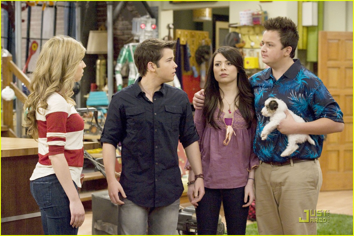 Jennette McCurdy & Nathan Kress: Sam & Freddie are Dating?!