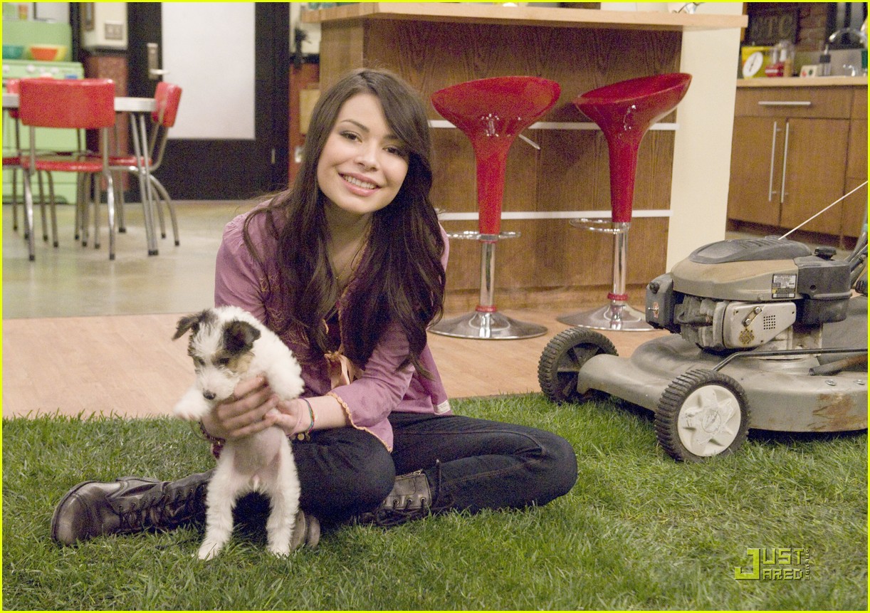 Jennette McCurdy & Nathan Kress: Sam & Freddie are Dating?!