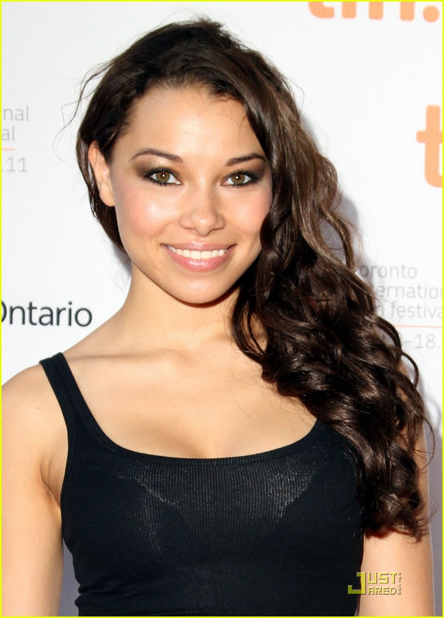 Jessica Parker Kennedy: '50/50' Premiere Pretty