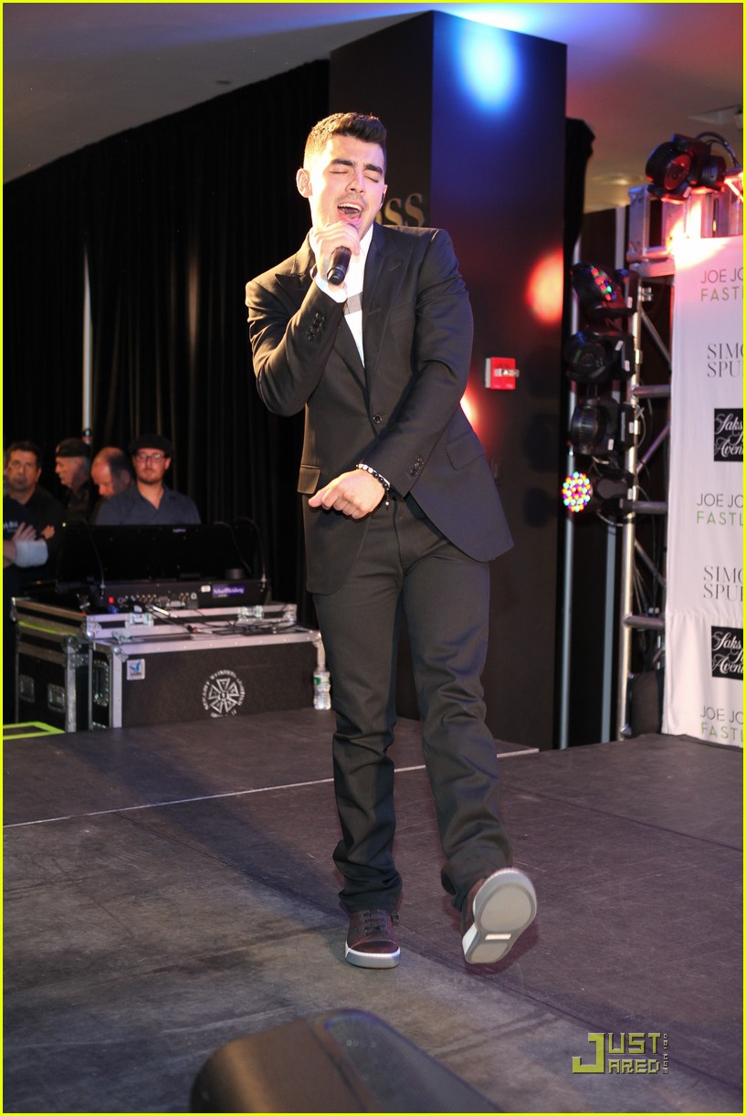 Joe Jonas: Saks Fifth Avenue Singer