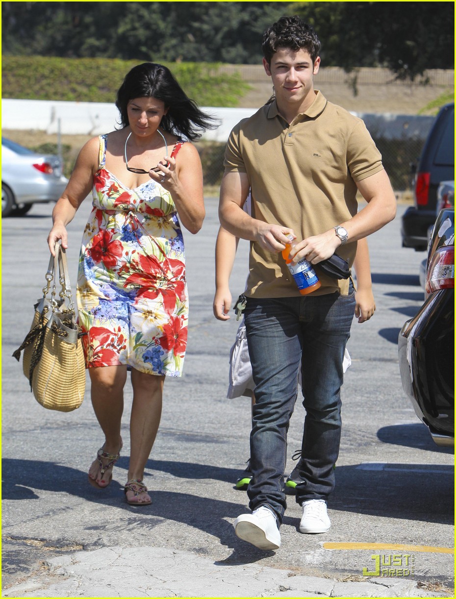 Nick Jonas: Family Fun Day!