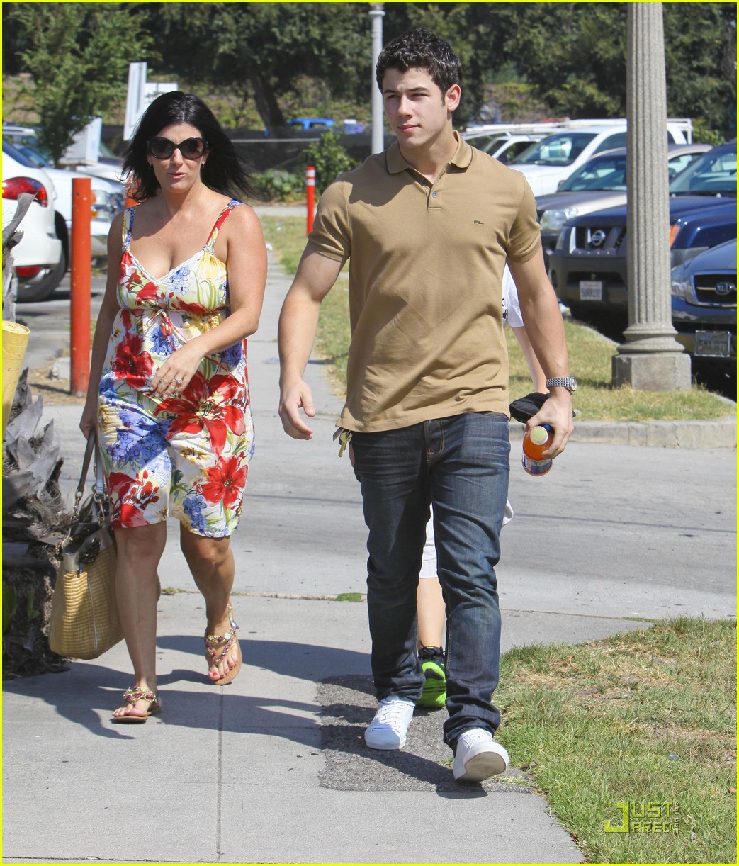 Nick Jonas: Family Fun Day!