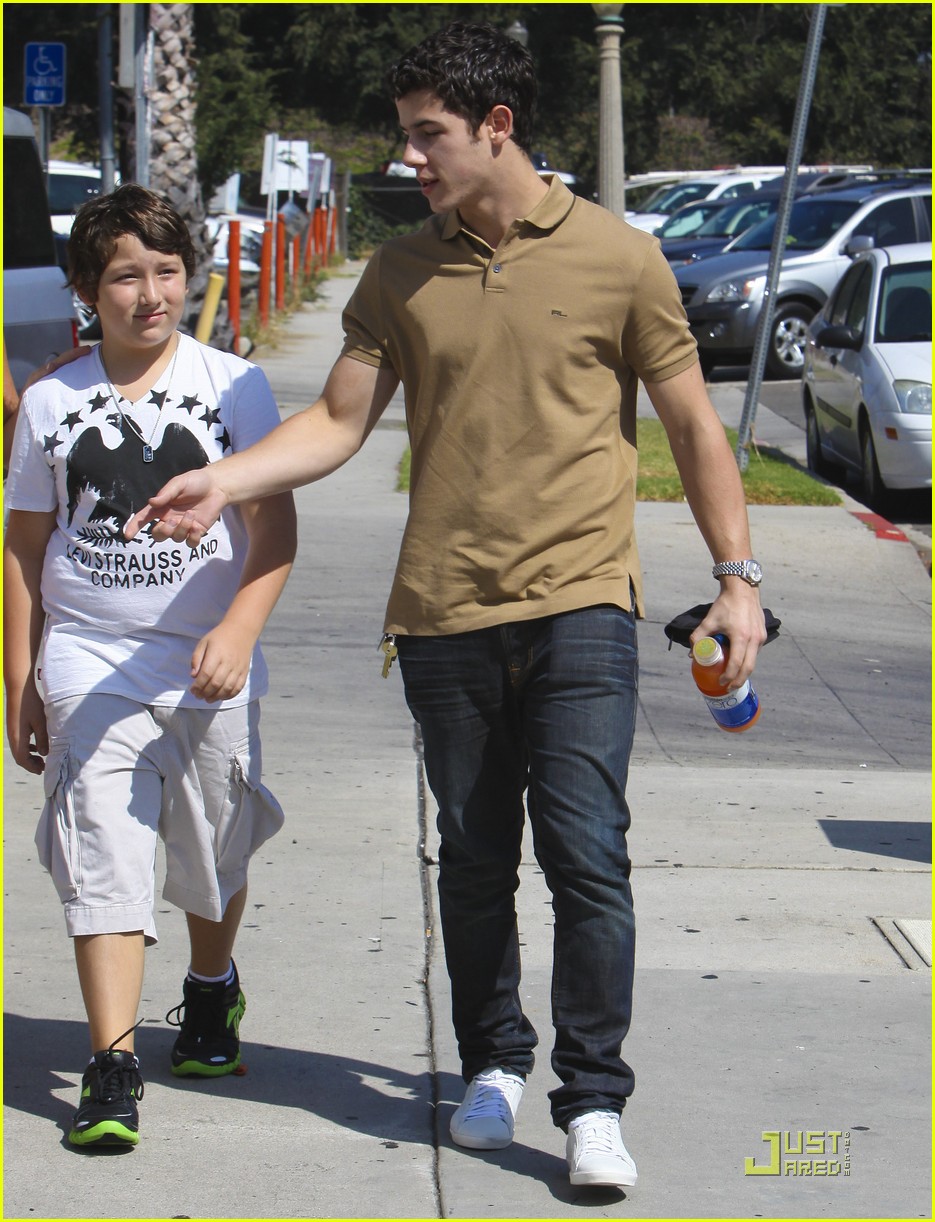 Nick Jonas: Family Fun Day!