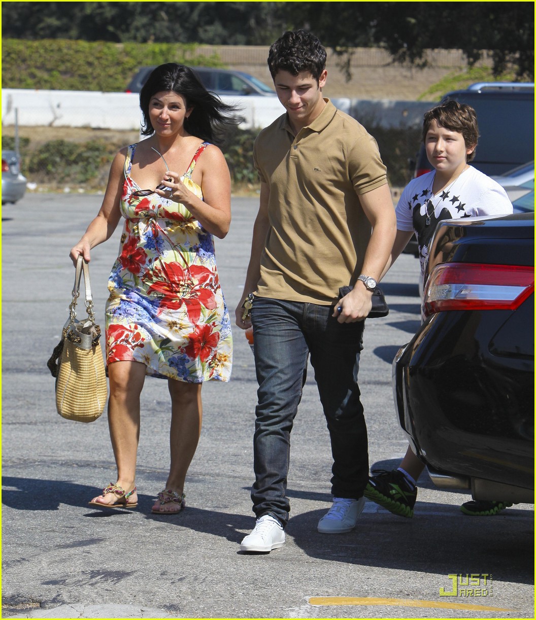 Nick Jonas: Family Fun Day!