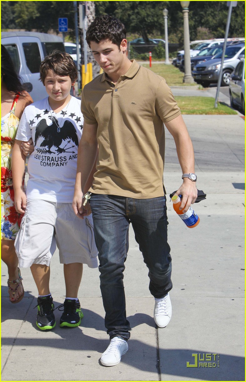 Nick Jonas: Family Fun Day!