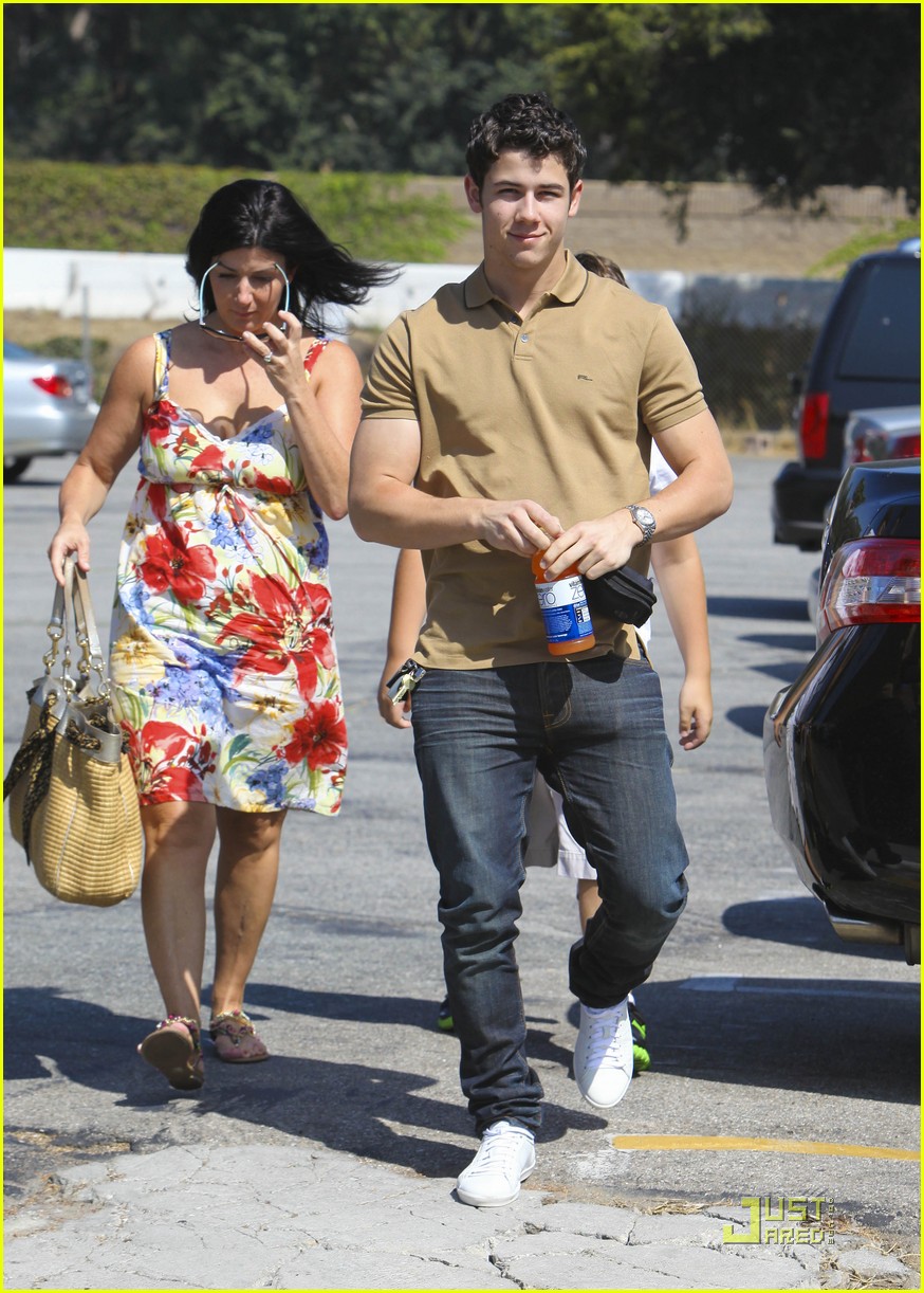 Nick Jonas: Family Fun Day!