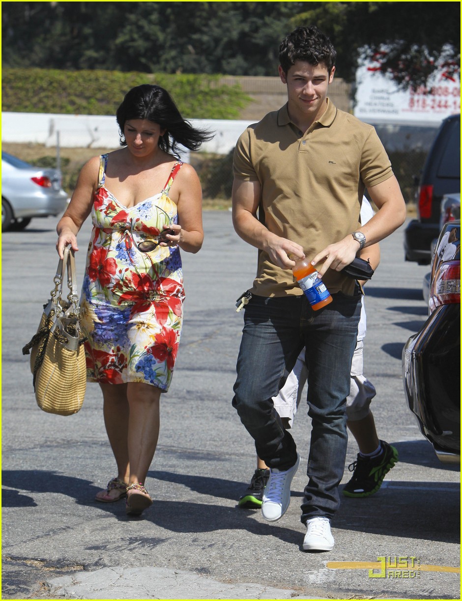 Nick Jonas: Family Fun Day!