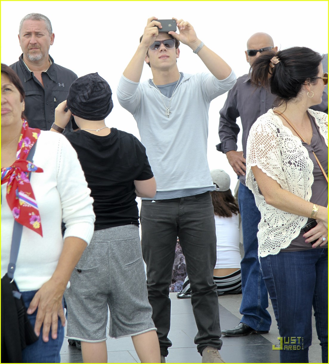 Nick Jonas & Delta Goodrem: Sightseeing Sweethearts!