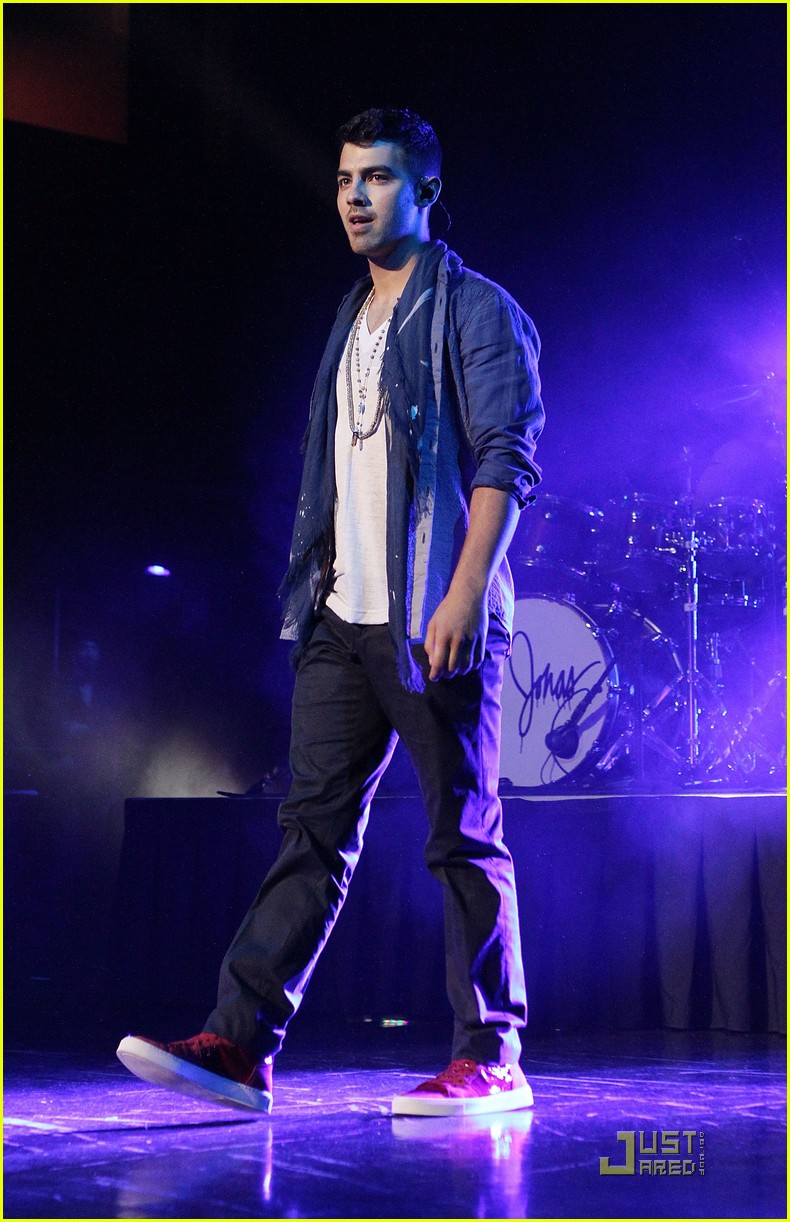 Joe Jonas: House of Blues Boy!