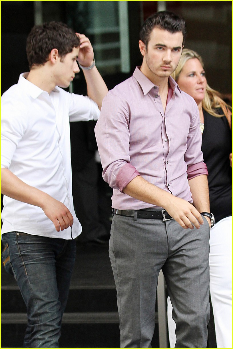 Nick & Kevin Jonas: Smiling Siblings!