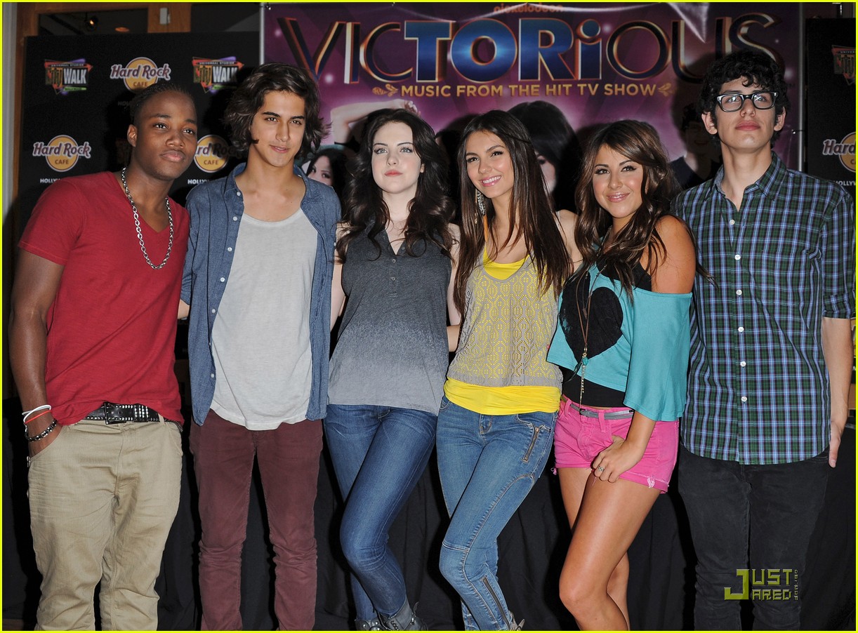 Victoria Justice: Hard Rock Cafe CD Signing!