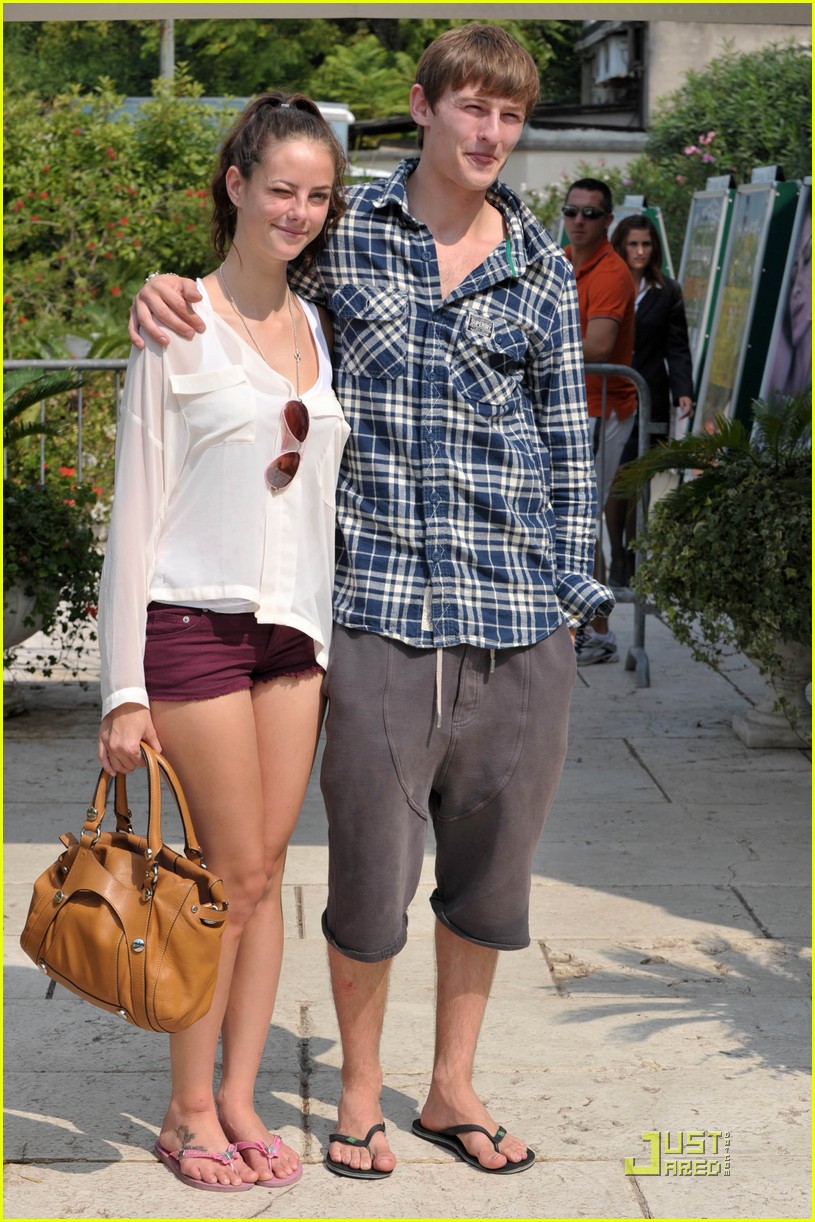 Kaya Scodelario & Elliott Tittensor: Cheek Kisses!