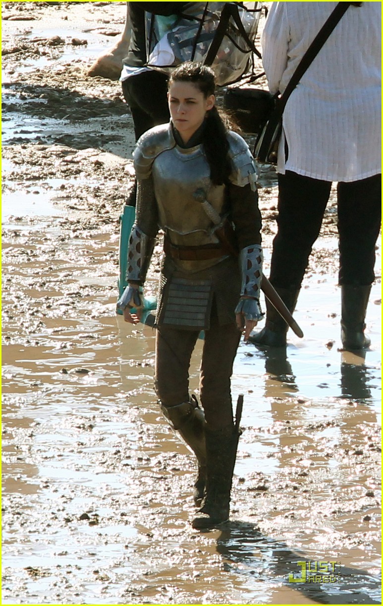 Kristen Stewart: 'Snow White & The Huntsman' Set Pics