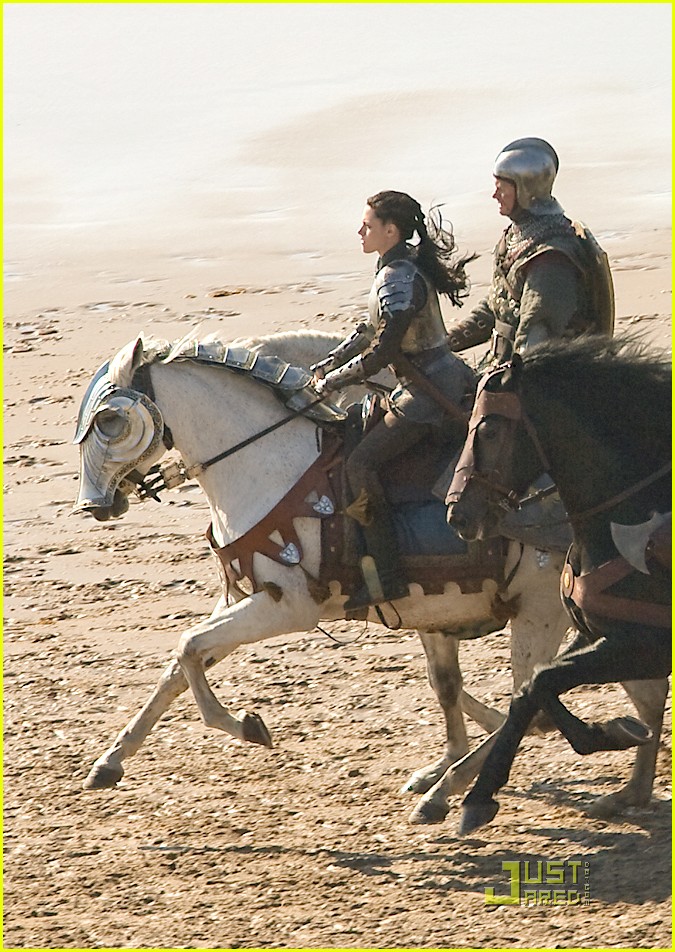 Kristen Stewart: 'Snow White & The Huntsman' Set Pics