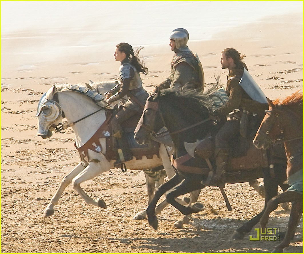 Kristen Stewart: 'Snow White & The Huntsman' Set Pics