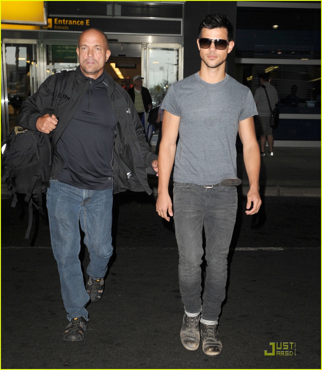 Taylor Lautner Gets 'Abducted' to NYC