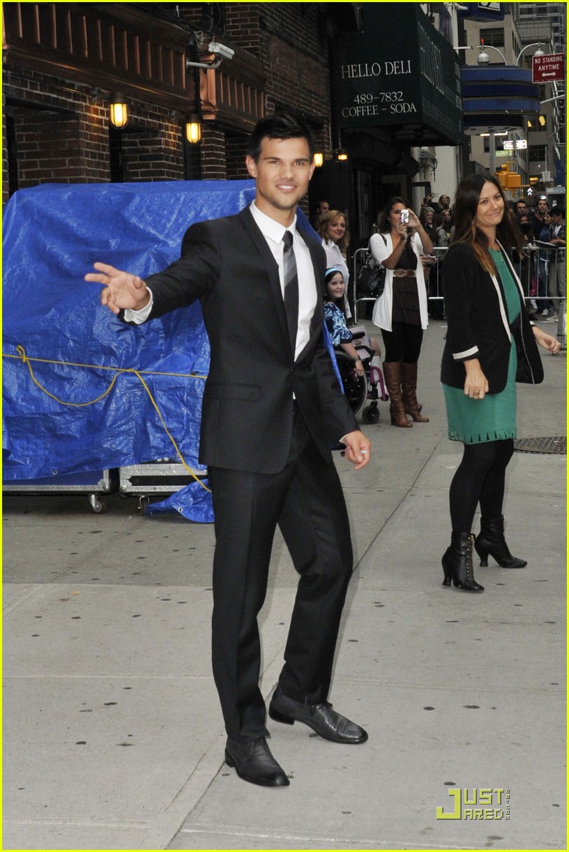 Taylor Lautner Suits Up for Letterman