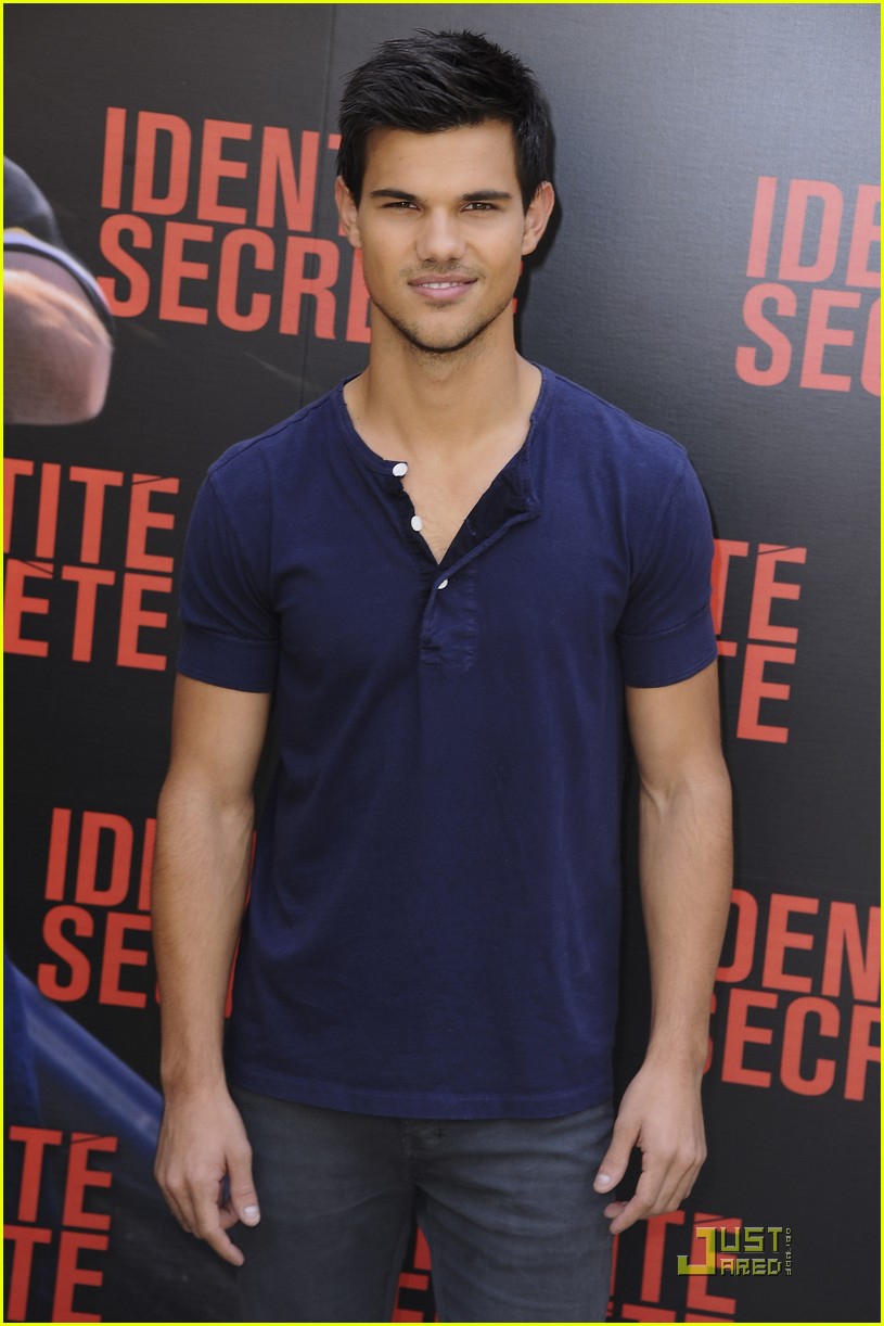 Taylor Lautner: 'Abduction' Photo Call in Paris