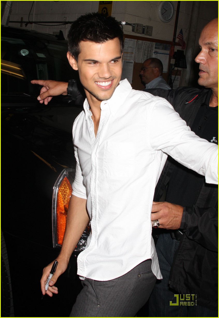 Taylor Lautner: Kissing Lily Collins Was 'Easy'