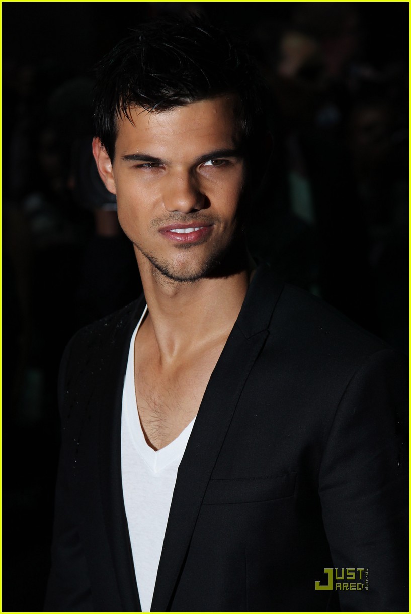 Taylor Lautner & Lily Collins: 'Abduction' Premiere in London!