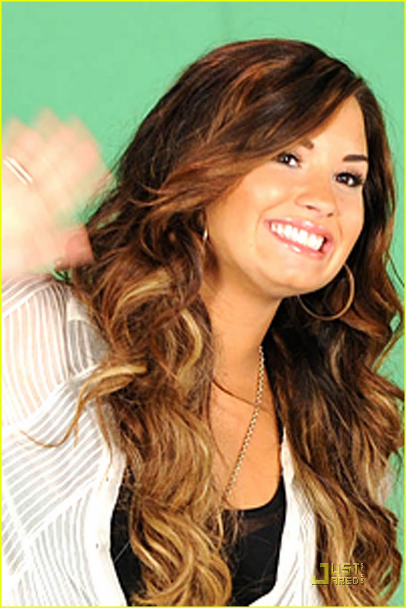 Demi Lovato: MTV's 10 On Top Co-Host!