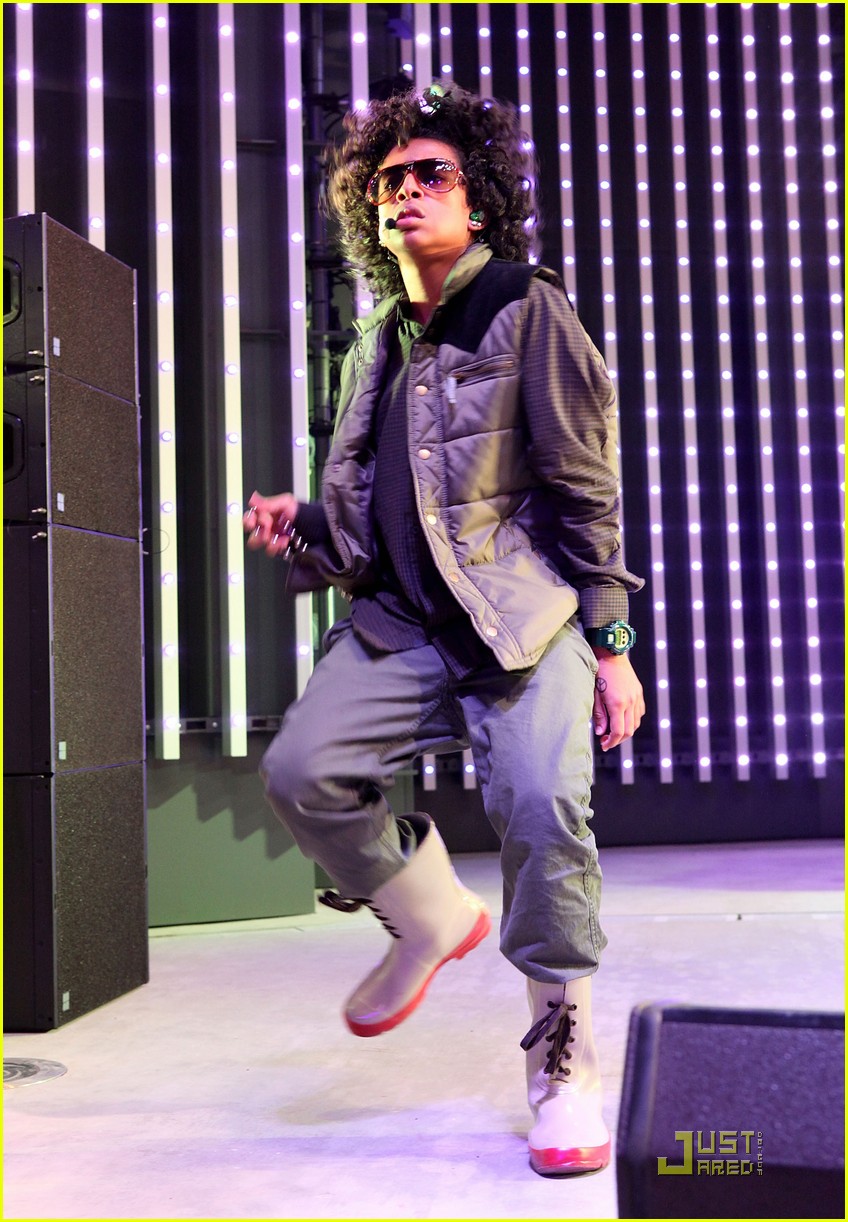 Mindless Behavior Hits Hard Rock Cafe
