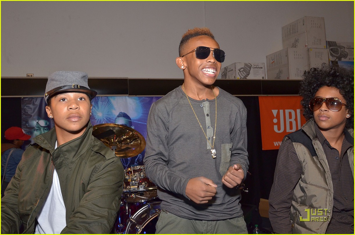 Mindless Behavior: Hello Fans in Philly!