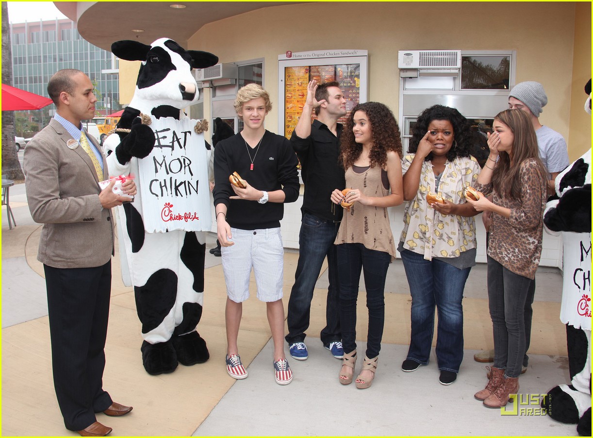 Madison Pettis: Chick Fil A Cutie!