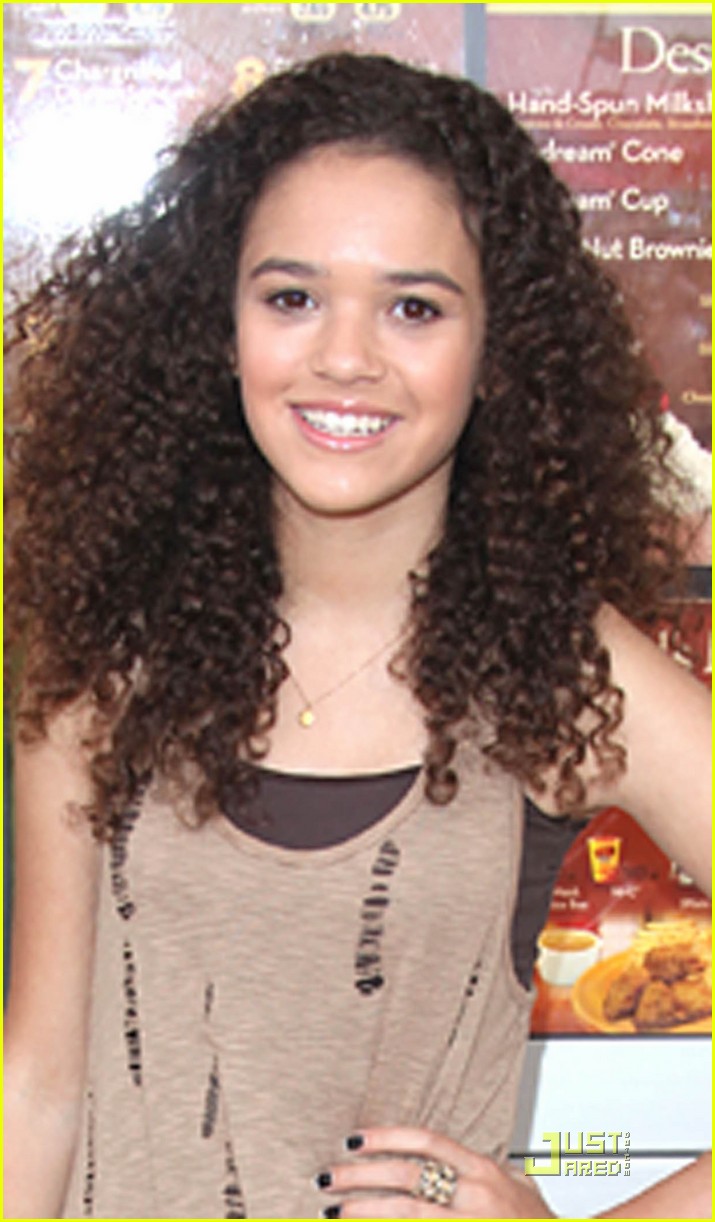 Madison Pettis: Chick Fil A Cutie!