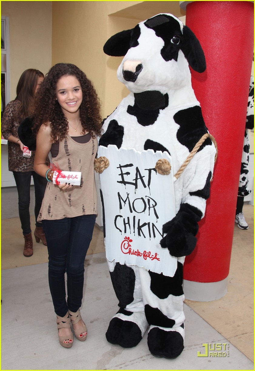 Madison Pettis: Chick Fil A Cutie!