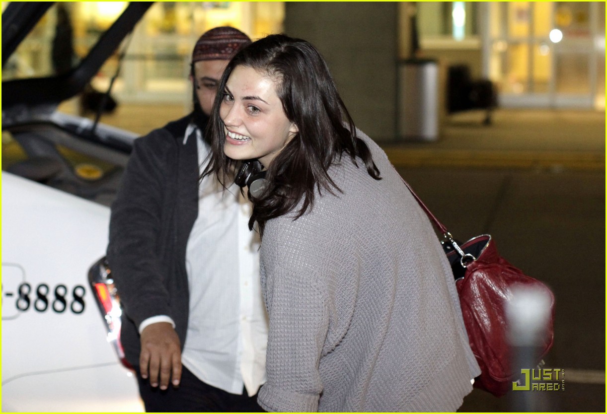 Phoebe Tonkin: 'Faye's Not Really Evil'