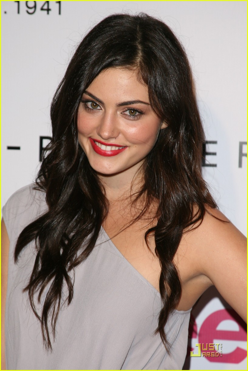 Phoebe Tonkin: 'Faye's Not Really Evil'