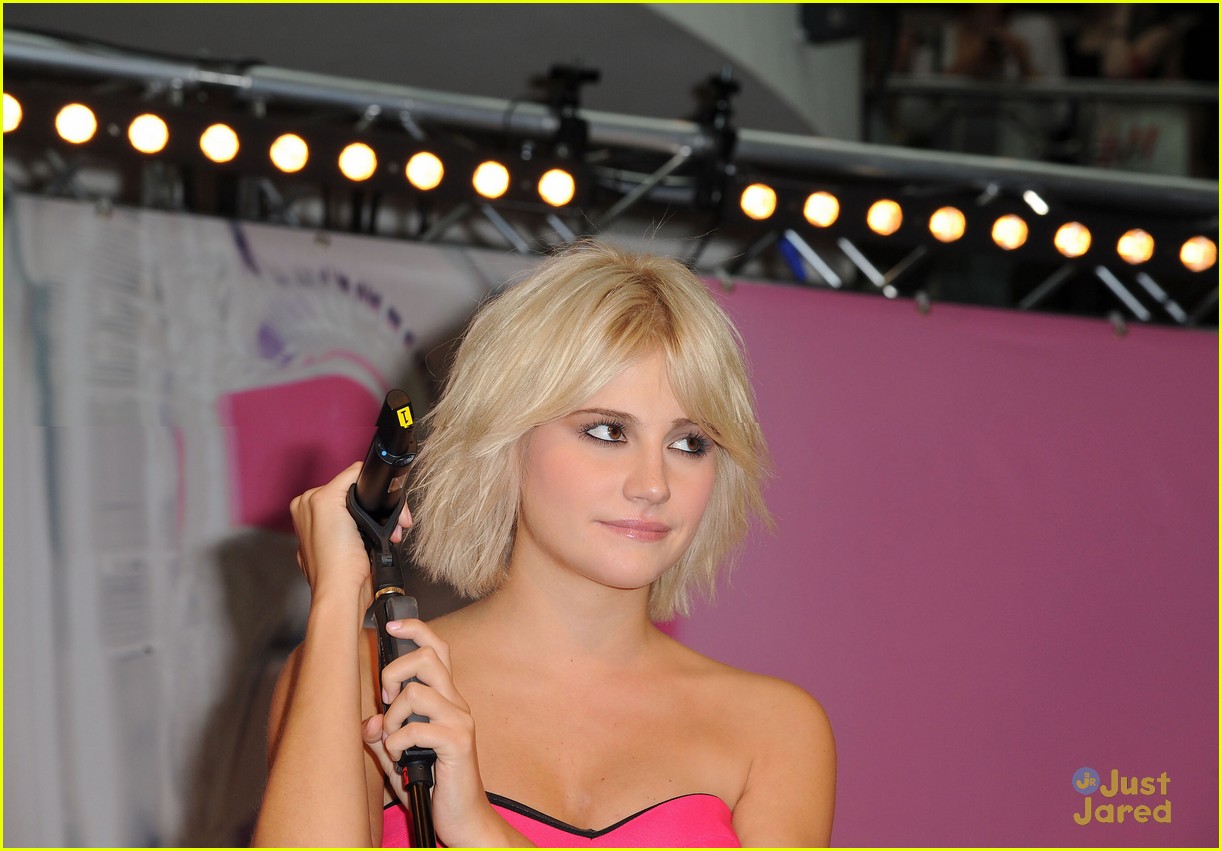 Pixie Lott: Quintessentially Awards with Oliver Cheshire