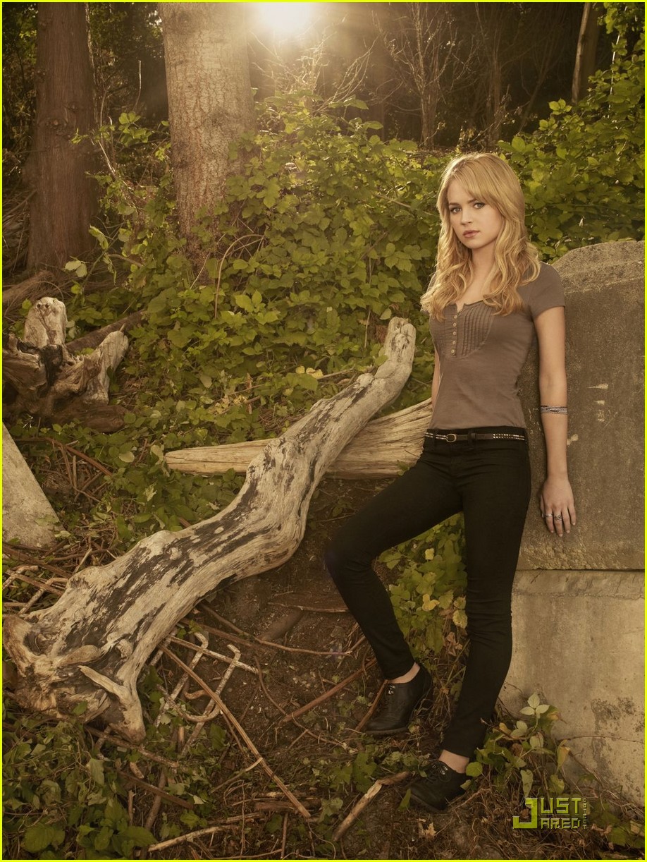 Britt Robertson: 'Secret Circle' Cast Pics!