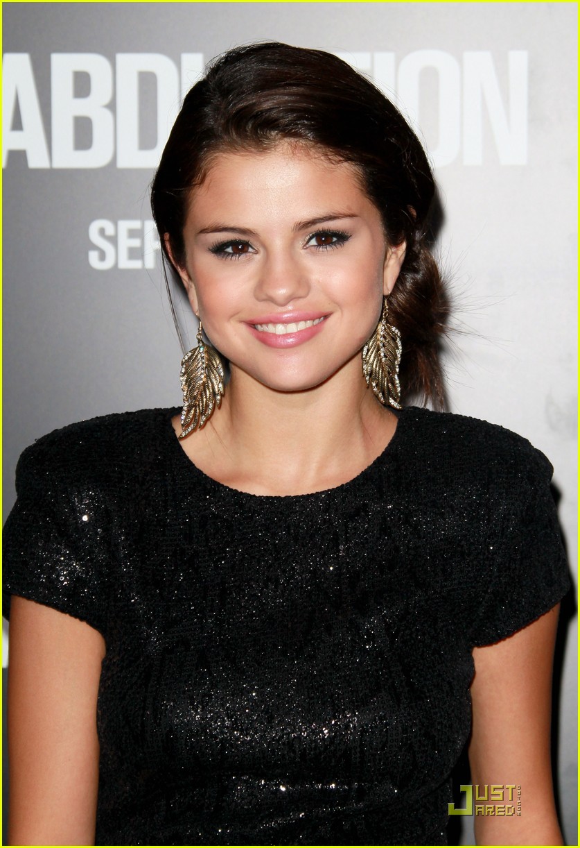 Selena Gomez: 'Abduction' Premiere Pretty