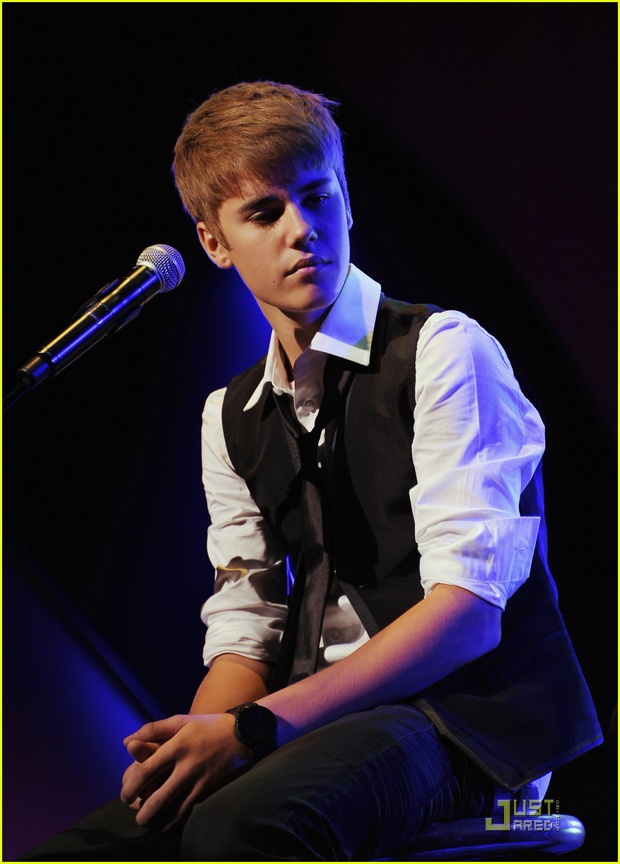 Selena Gomez & Justin Bieber: Georgia Music Hall of Fame Awards