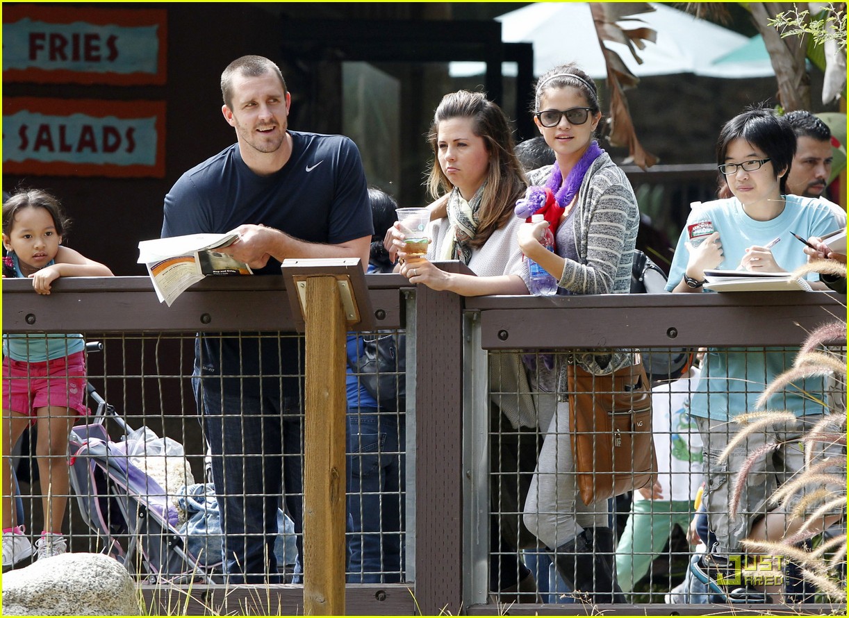Selena Gomez 'Monkeys' Around at the L.A. Zoo