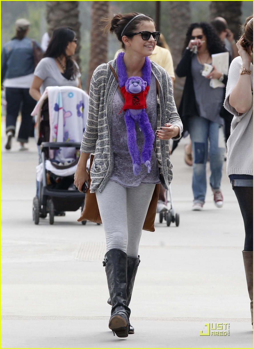 Selena Gomez 'Monkeys' Around at the L.A. Zoo