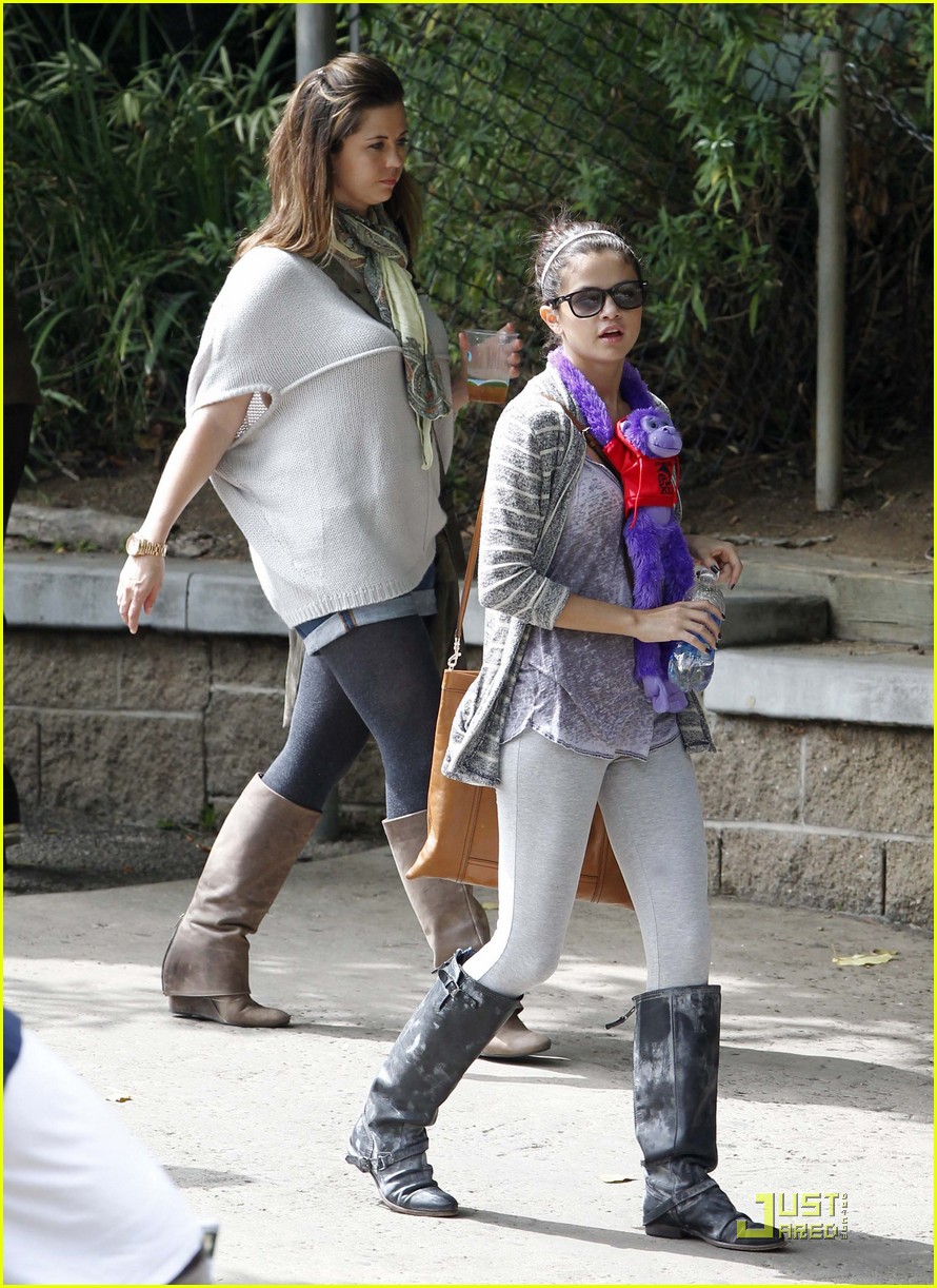 Selena Gomez 'Monkeys' Around at the L.A. Zoo