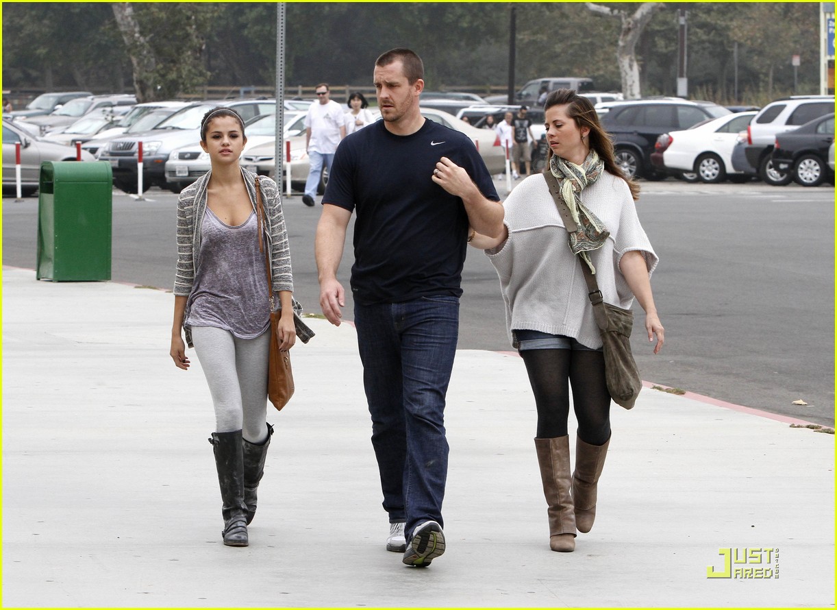 Selena Gomez 'Monkeys' Around at the L.A. Zoo