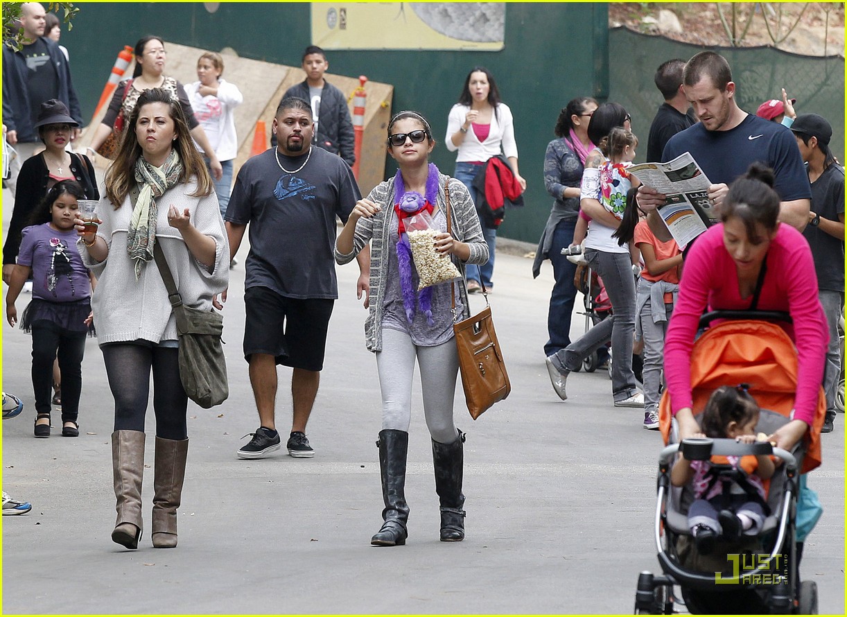 Selena Gomez 'Monkeys' Around at the L.A. Zoo